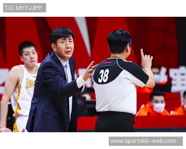 张佳玮谈文班发挥牵制力的重要性与全队配合的空间创造能力